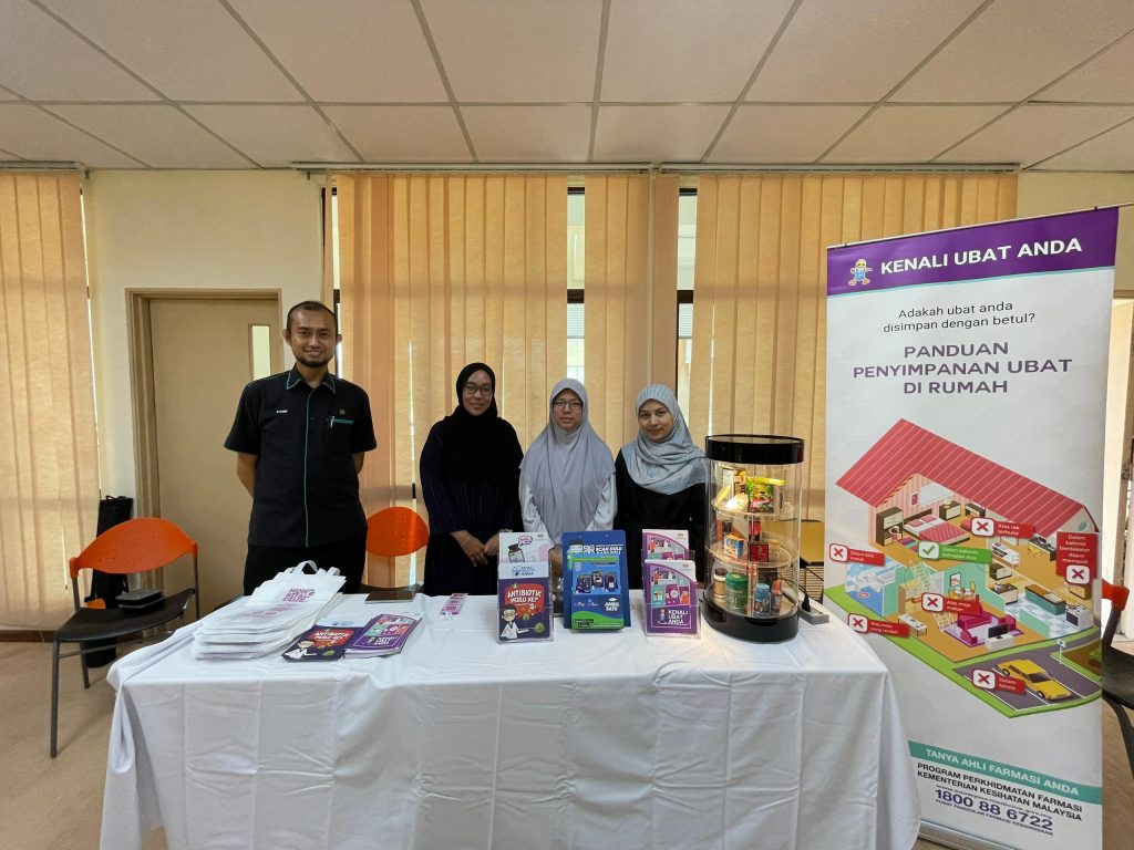 gambar bersama penyedia pameran